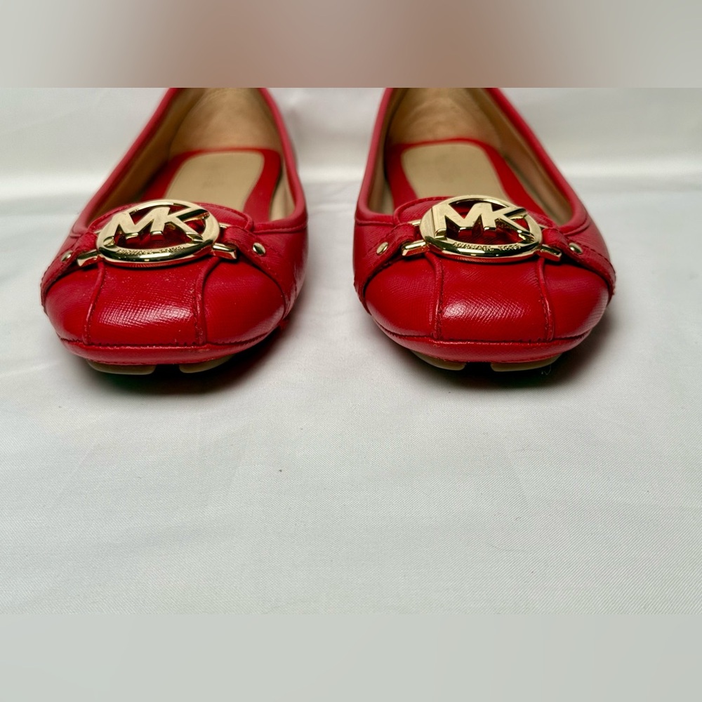 Michael Kors Fulton Red Leather Gold Logo Charm Flats Shoes Size 8M - Picture 9 of 10